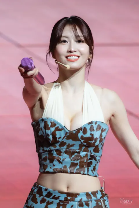 TWICE - Momo