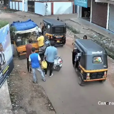 Kerala youths heroically save young girl from choking on chewing gum.