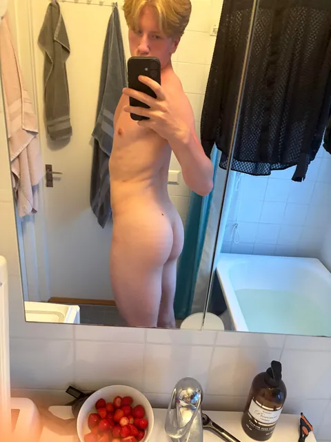 Do u like skinny btms? 18y