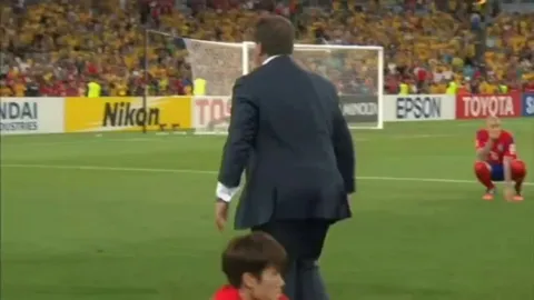 2015: Son breaks down in tears after losing his first trophy of his career.

He lost the Asian Cup, and Australia's coach Ange Postecoglou consoled him after the match.

2025: Ange helps Son win his first trophy with Tottenham