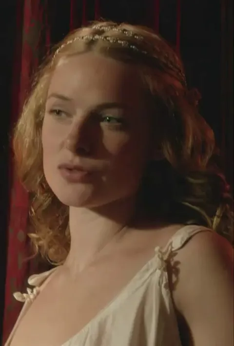 Rebecca Ferguson in The White Queen 2013