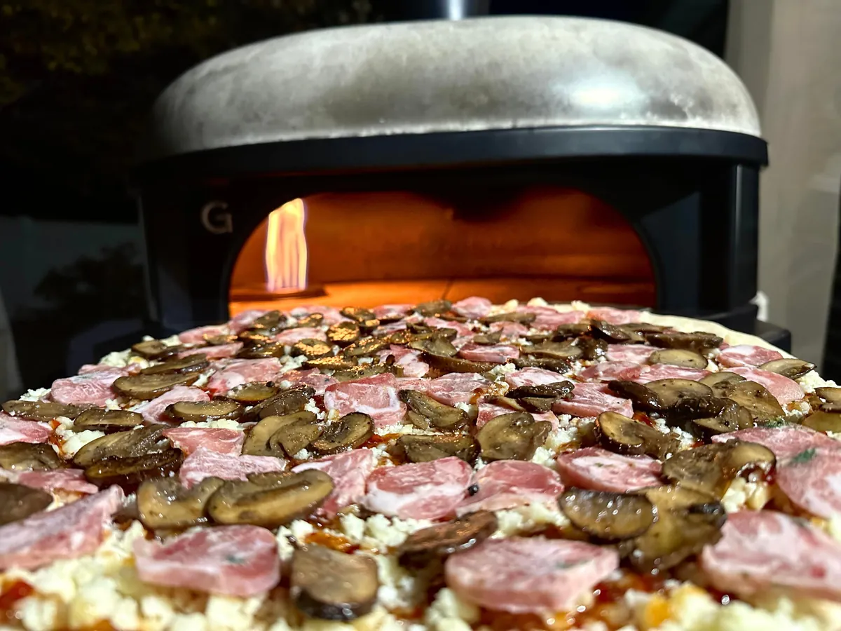 [Homemade] sausage and mushroom pizza