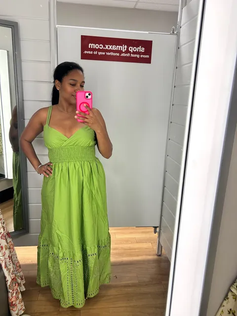 Which dress that looks good on me?