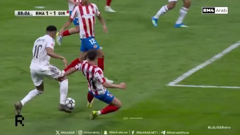 Vitor Reis elbow to Mbappe's face - No Penalty