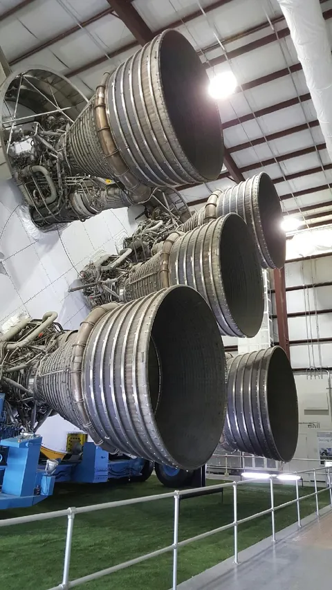 As we celebrate Starship and its 33 engines, let's salute NASA's Saturn V with its 5 big, beautiful engines. [OC]