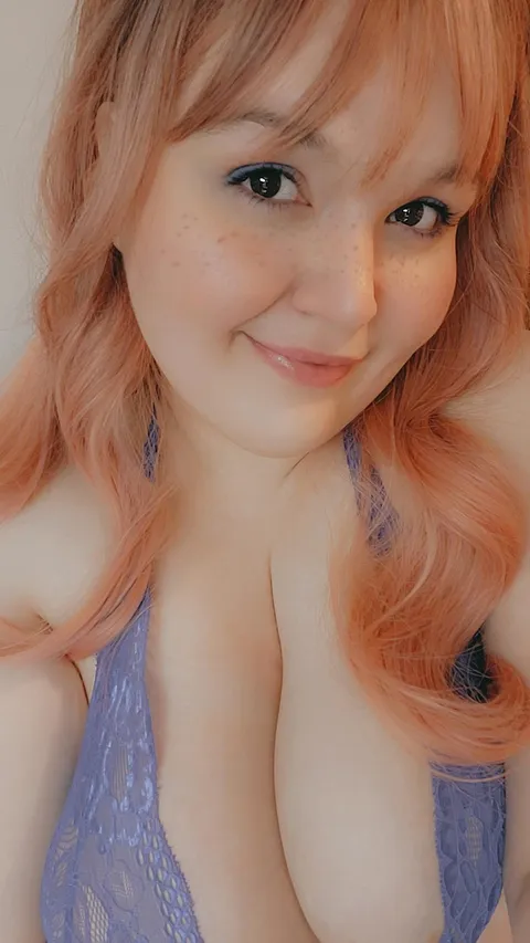 Huge boobs means amazing cleavage (F cup)