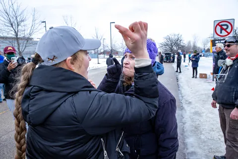 (OC) Protestors offering free snacks get confronted by ICE supporter in MN