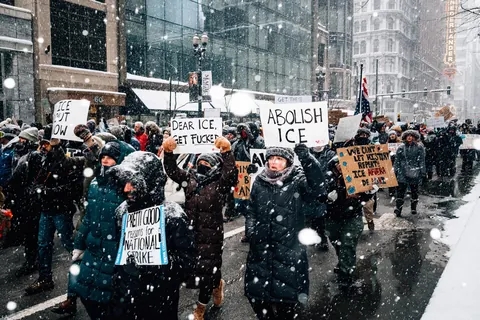 [OC] Chicagoans out in extreme cold and snow to support Minneapolis