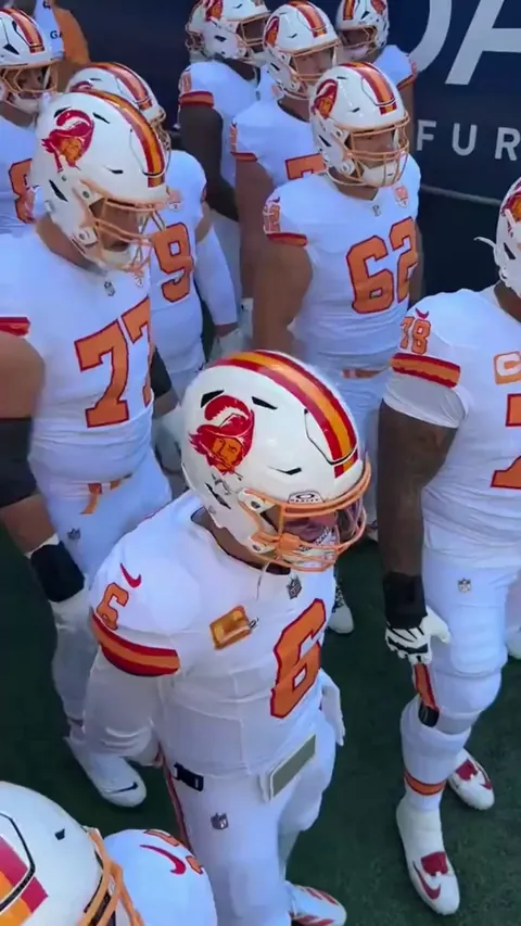 [Highlight] Baker Mayfield gets into it with Seahawks fans