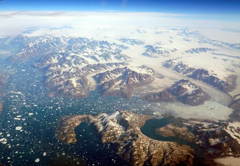 Somewhere over Greenland, [4688x3232], [OC]