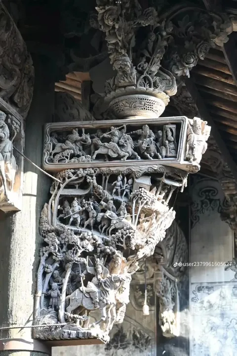 The amount of detail on Chinese column supporter architecture