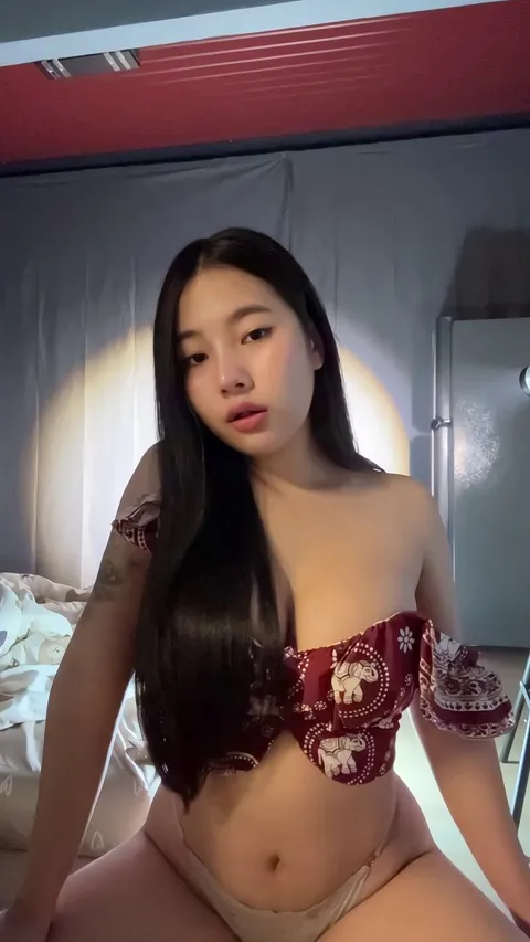Your daily reminder to jerk off to Asian tits