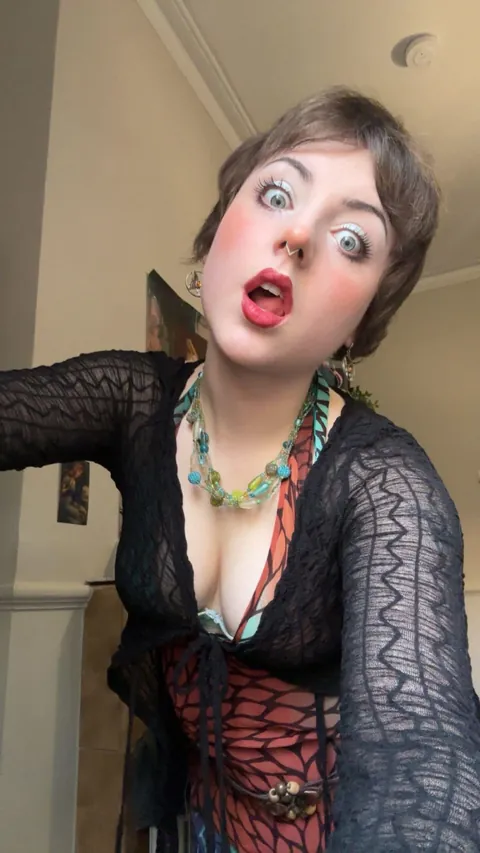 Blue shadow and orange blush !🧡🩵