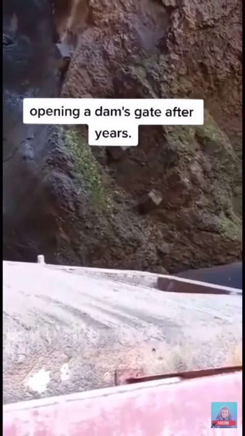Opening a dam‘s gate after years