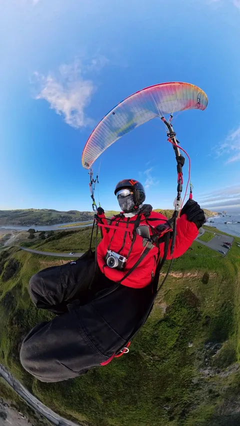 Hovering a paraglider in smooth coastal wind