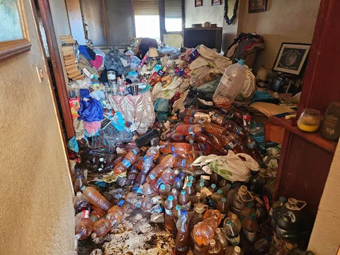 71 years old lady lives alone without electricity or water. And I cleaned her home