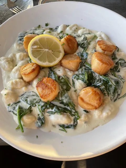 [I ate] gnocchi with scallops
