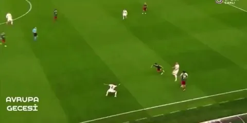 Galatasaray's goal against Locomotiv Moscow last night, nothing too fancy but simple and beautiful.