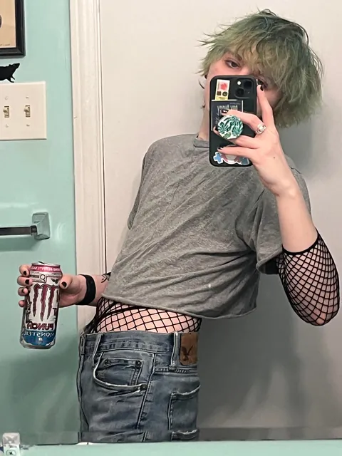 tiny trans femboy anyone? 🏳️‍⚧️🍑🥺👉👈