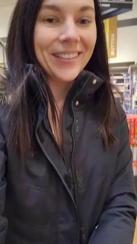 The frozen food aisle always makes my nipples hard [GIF]