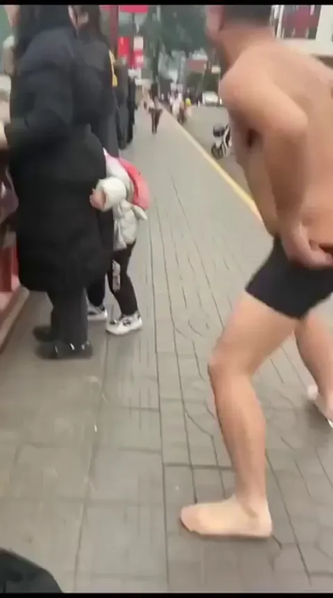 A retired underwater operations soldier jumped in to save a life, and his speed left onlookers speechless