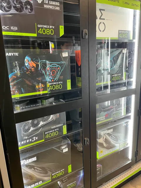 My local Microcenter in NYC has 4080s sitting all day and nobody wants them.
