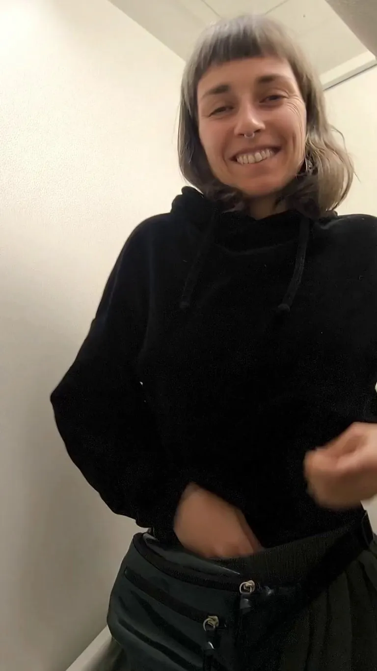 Airplane flash, I always leave the door unlocked just for fun [GIF]