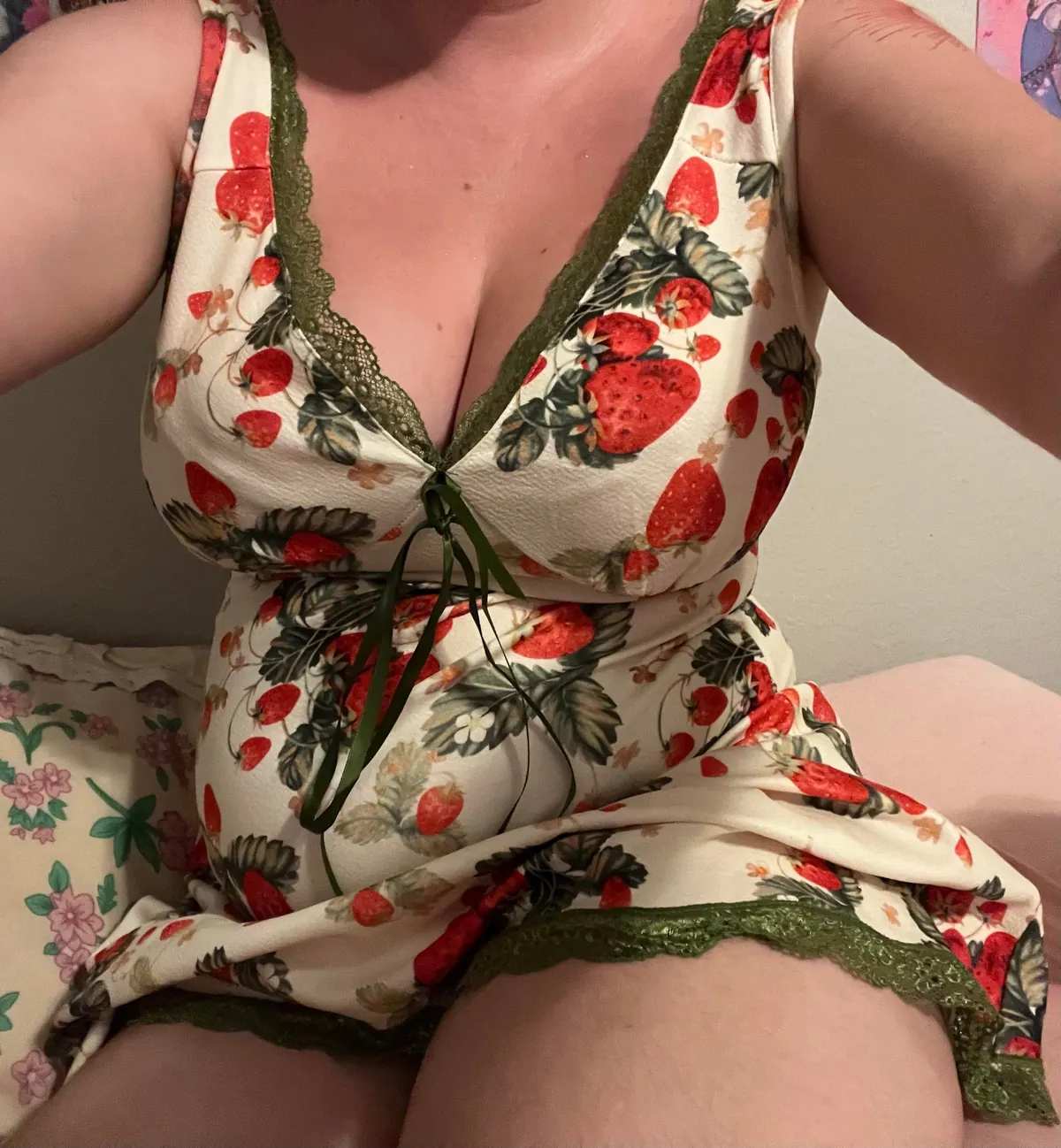 Got a new dress, what does everybody think? 🥺🍓