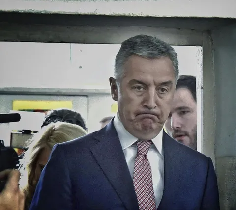 After 30 years of dictatorship in Montenegro, the Dictator has fallen!