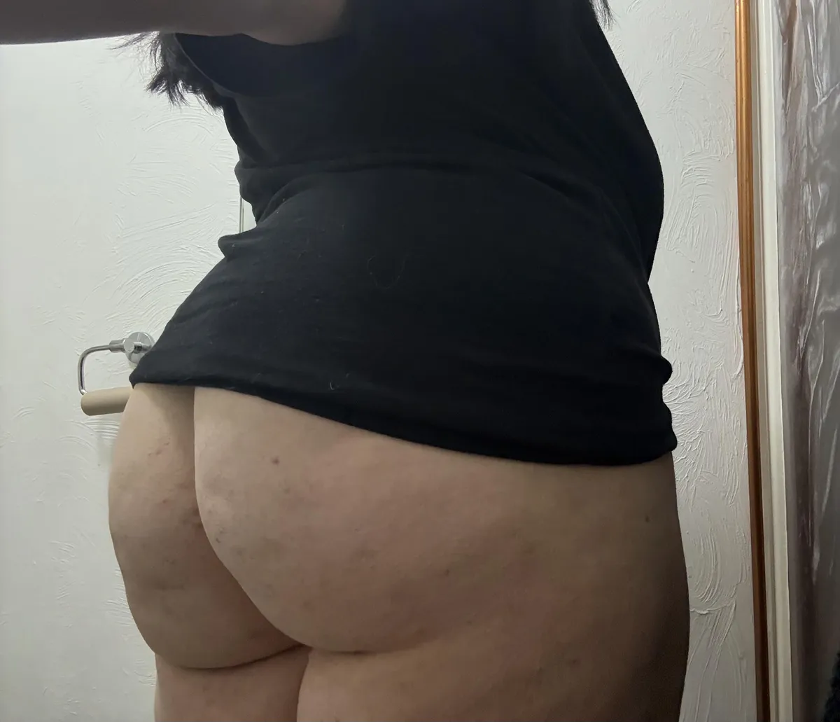 alexa play my humps 🎤