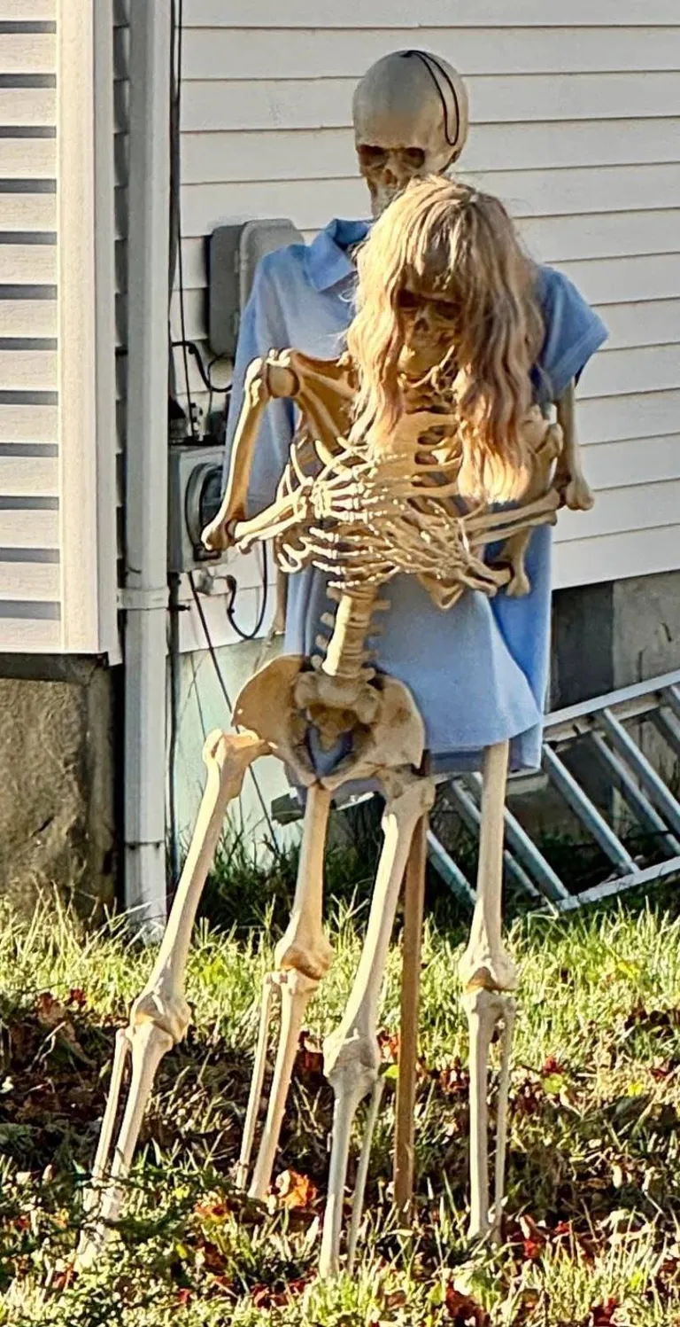 House in Lynn MA recreates the Coldplay cheating CEO for Halloween