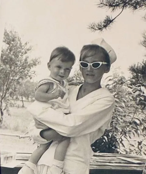 Young Mom styling early 1960s