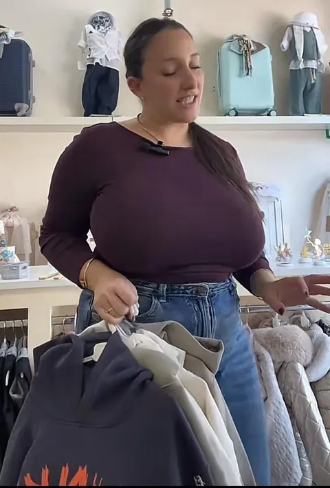 Busty 🤯