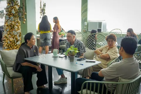 Ang Ganda ng Opisina ni Mayora. It’s Giving Bridgerton.