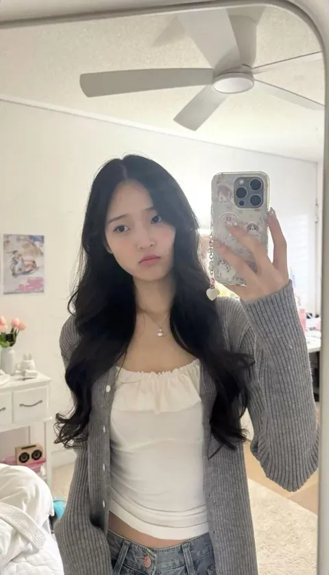 18yo and a lil bored while home alone, would u unwrap me ? :3