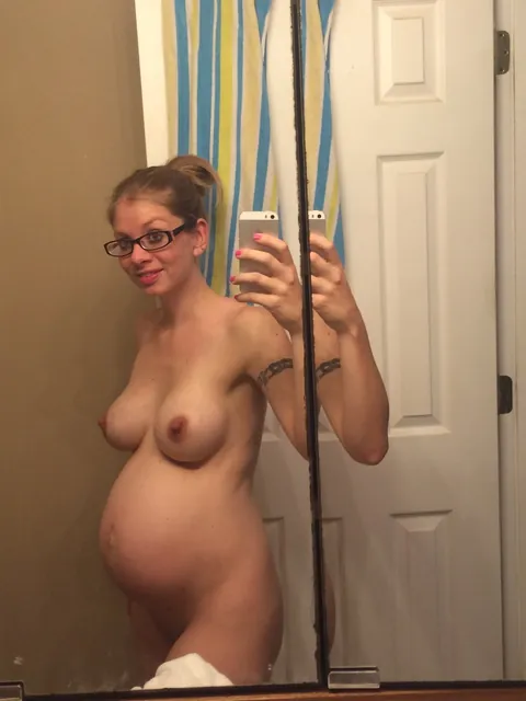 Pregnant Selfies Teens / Which one do u want?