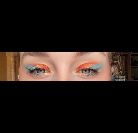 My friend gifted me these two BEAUTIFUL pallettes when she heard I wanted to get into makeup and I'm having so much fun!!