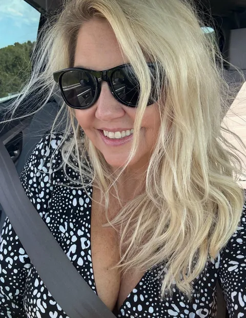 47yo mom here obsessed with the feeling of a plug in my little butthole. Swipe to see.