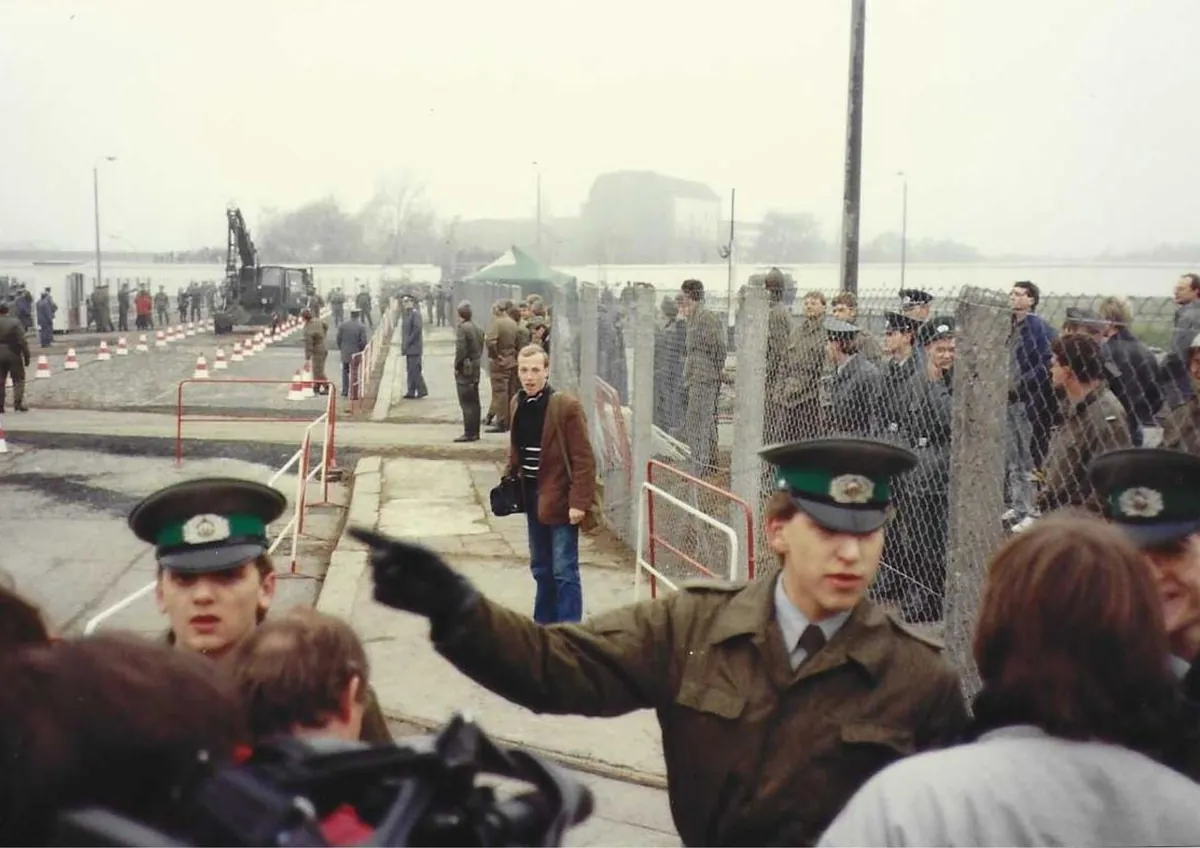Unseen photos from inside East Berlin the day the Berlin Wall fell