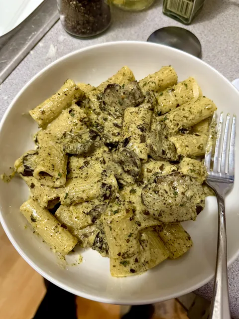 [homemade] roasted black garlic oil pasta w/mushrooms