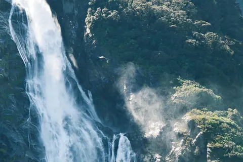 Traveling through New Zealand: Milford and Doubtful Sound