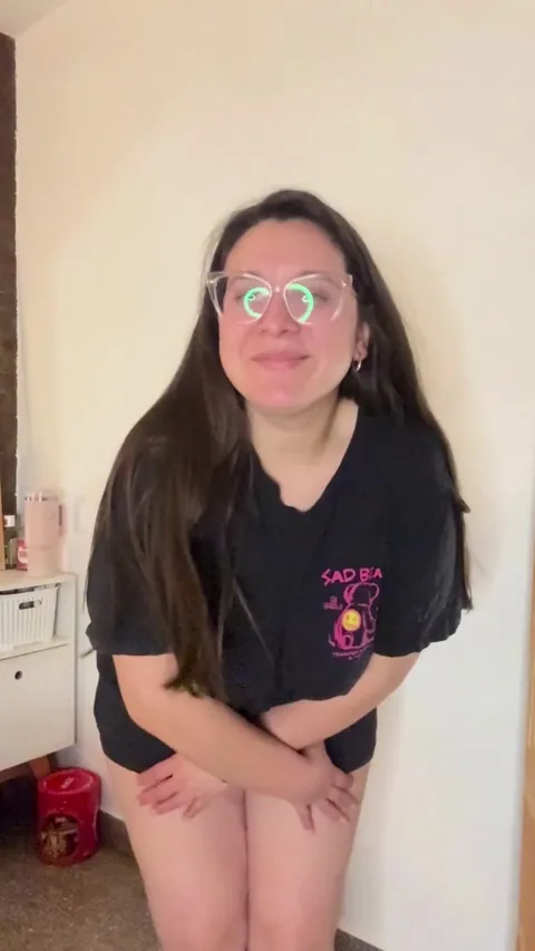 my neighbour told me today "I think I saw u on Reddit" now im nervous af😅😅