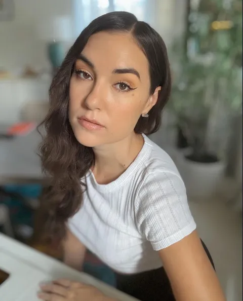 Aging like the finest wine !! Really wish we could get at least one more scene with her or an OnlyFans with just nudes, literally anything. Would be amazing ! 