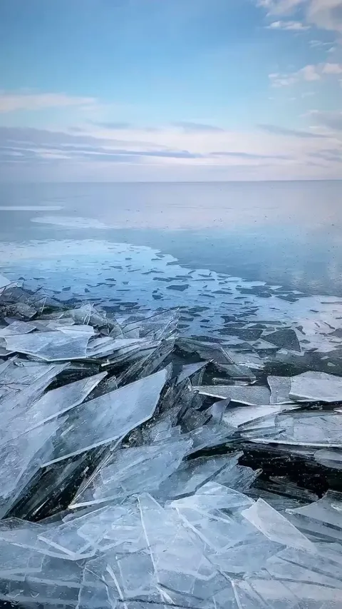 Waves whispering through frozen glass
