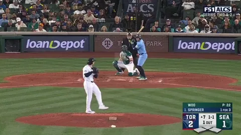 Blue Jays' Springer exits Game 5 after taking HBP off knee