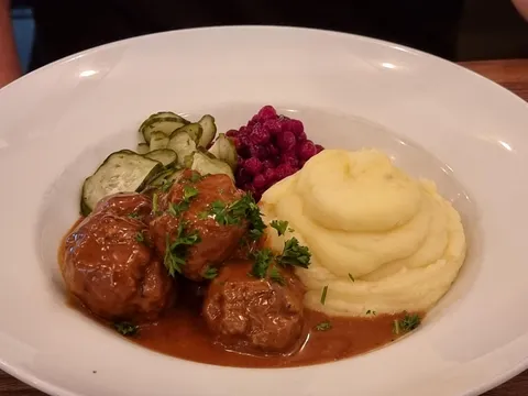 I ate meatballs in Sweden.