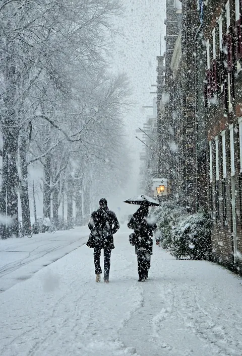 ITAP of the people in the snow in Amsterdam [Portrait]