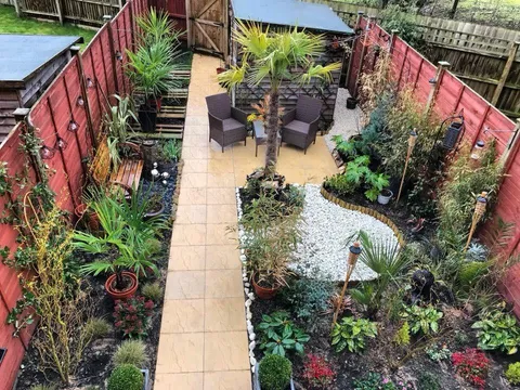 I want to thank everyone for their support on my last post because there have been times when I have almost given up but I have finally finished my garden. It’s taken me almost a year and I can’t wait for summer so I can just relax and actually enjoy it! 🌴🌴🌴