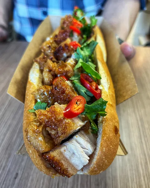 [I Ate] A Heo Quay Bánh Mì. 