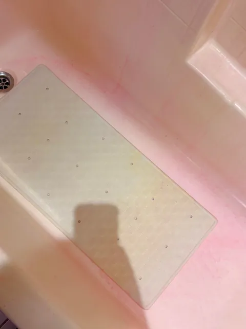 Someone dyed their hair at my hotel, left without saying a word